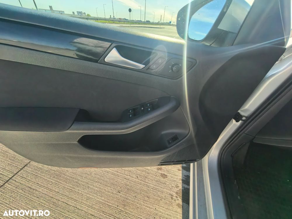 Volkswagen Jetta 1.4 TSI DSG Trendline - 10