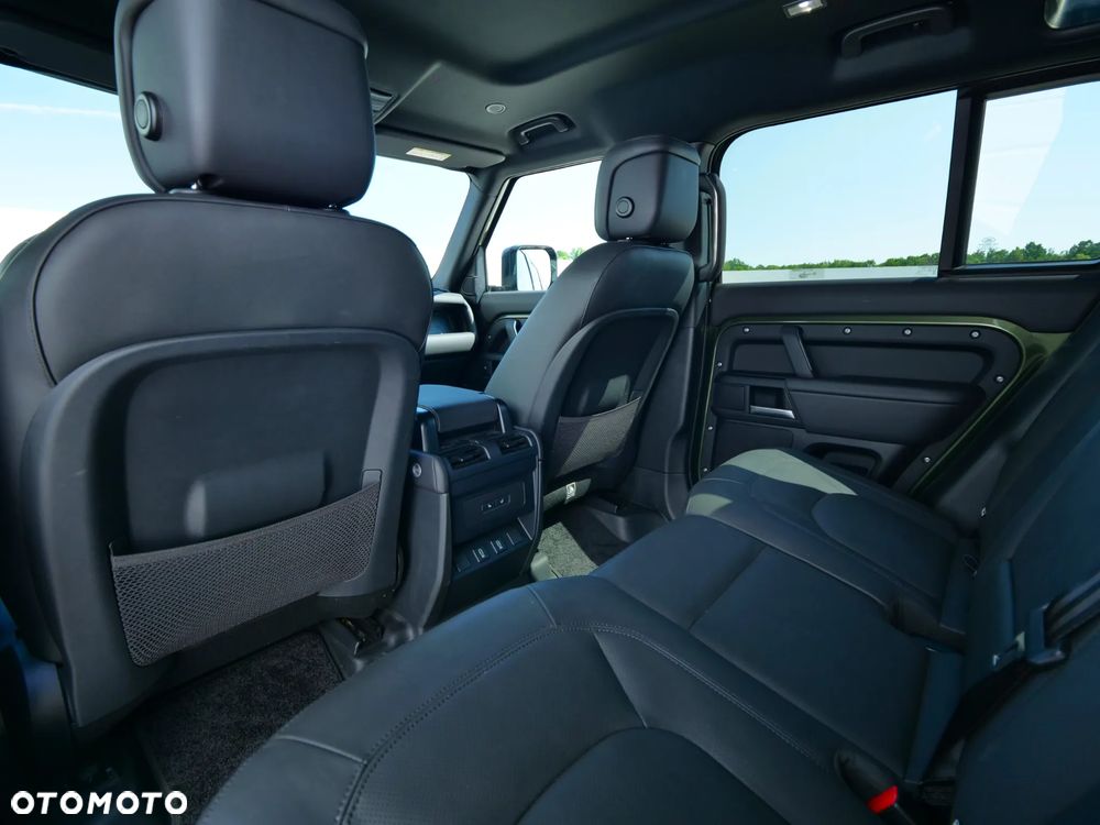 Land Rover Defender - 27