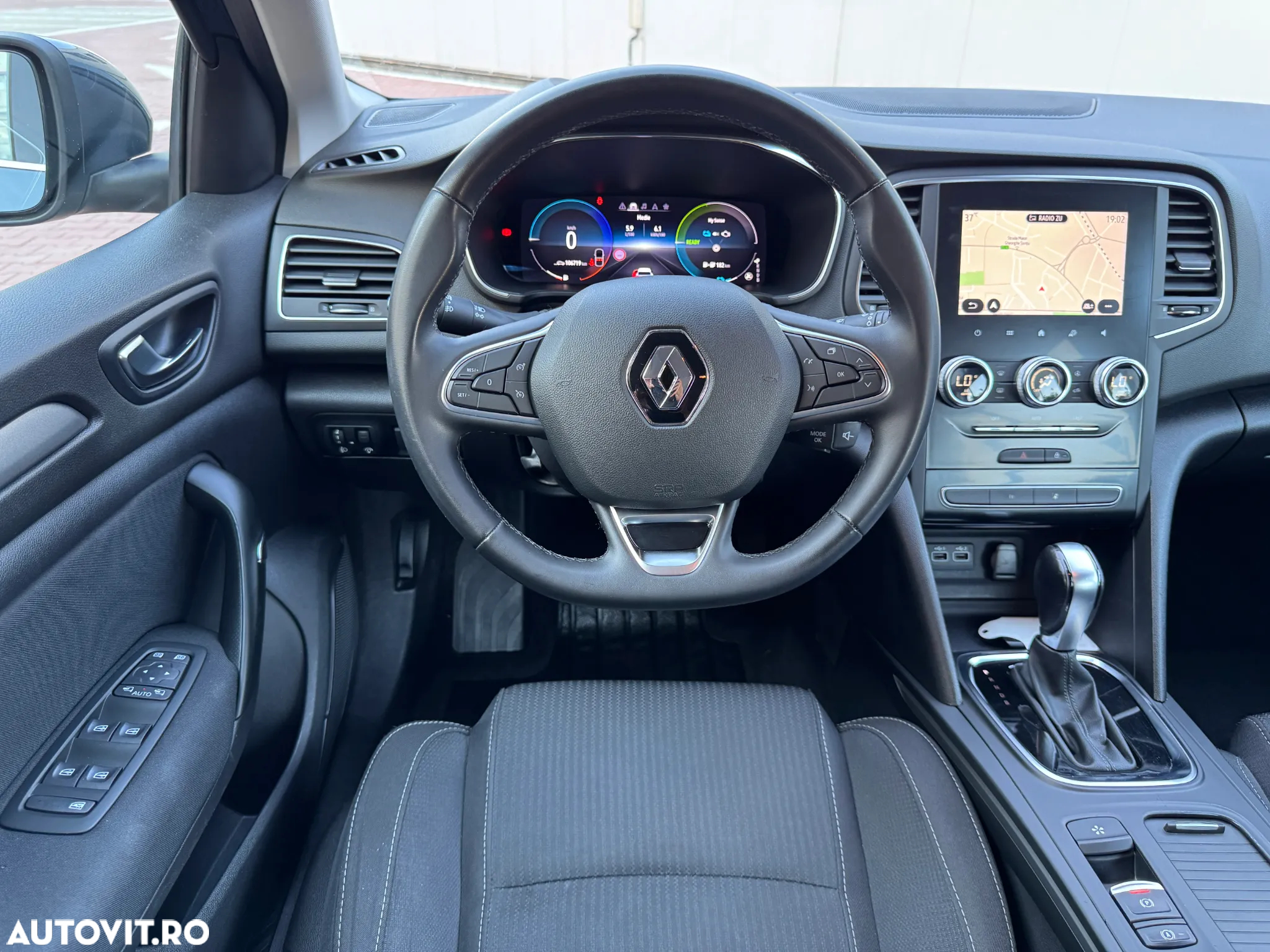 Renault Megane Grandtour E-TECH Plug-in 160 BUSINESS EDITION - 18