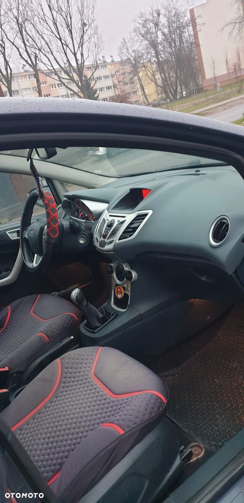 Ford Fiesta 1.4 TDCi Champions Edition - 9