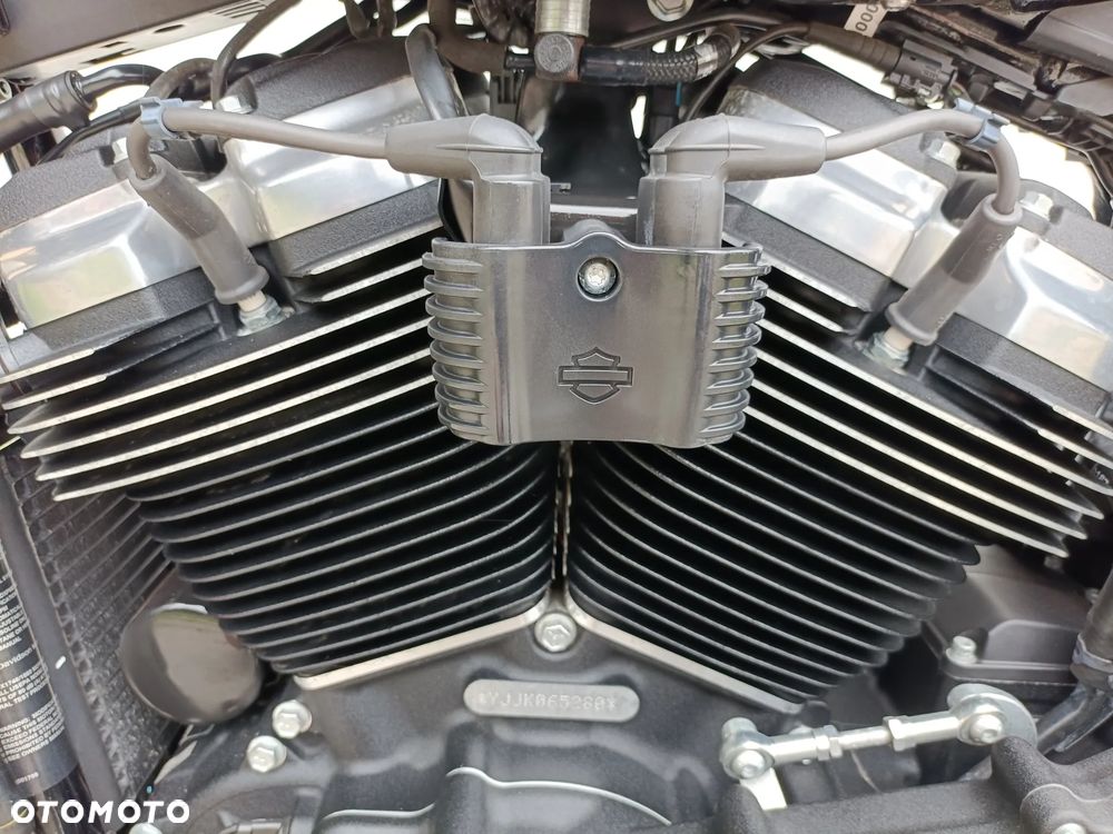 Harley-Davidson Softail Street Bob - 35