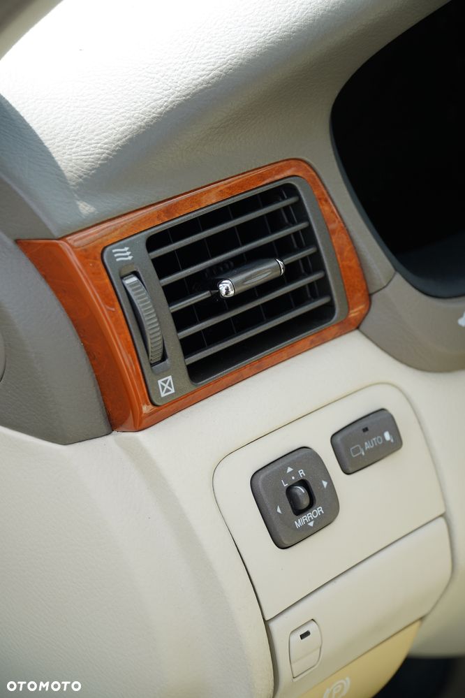 Lexus LS Standard - 16