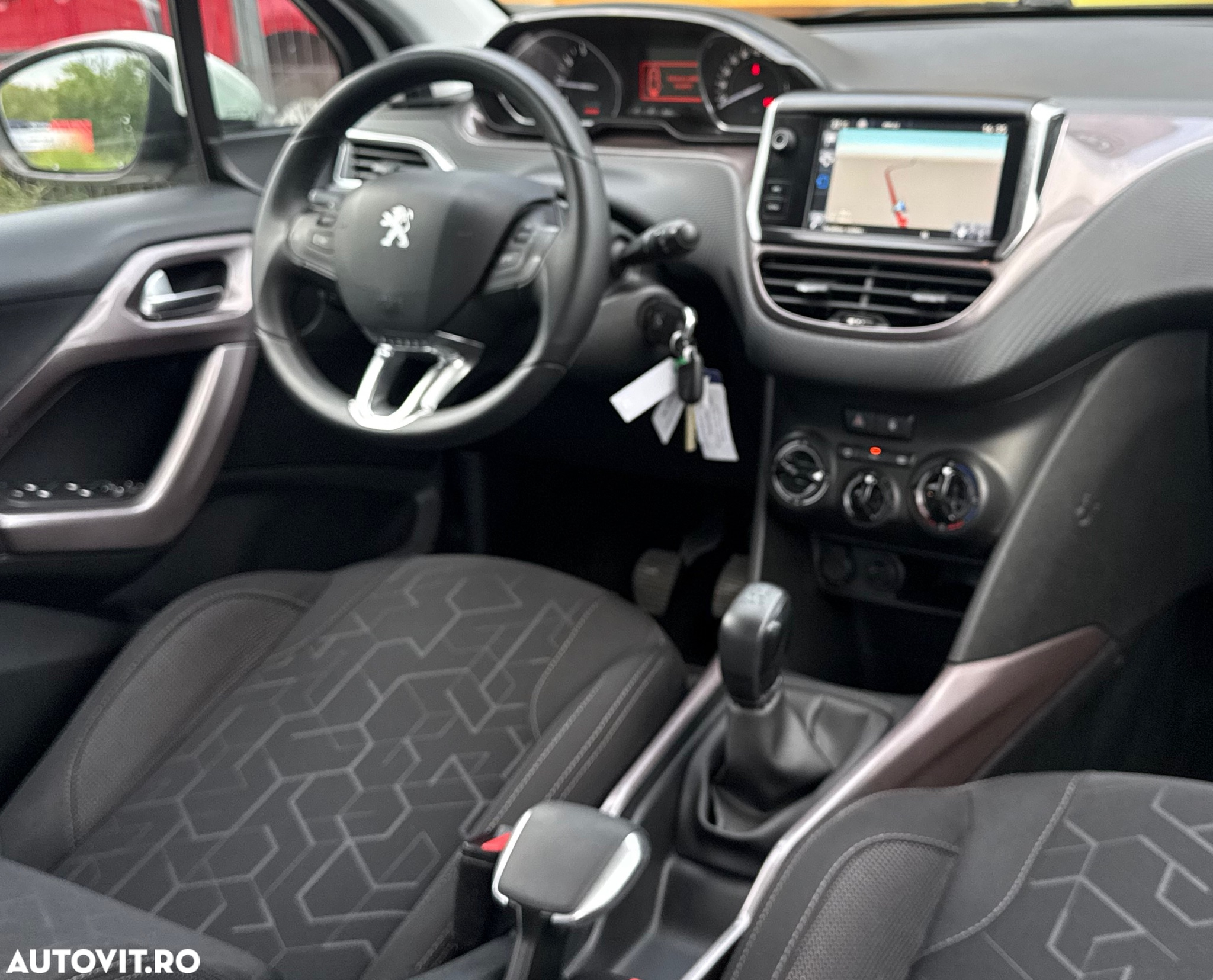 Peugeot 2008 1.2 L PureTech STT Active - 5
