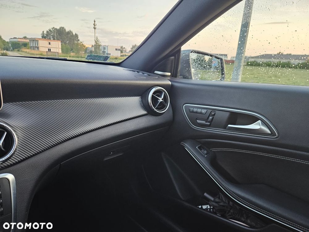 Mercedes-Benz CLA 250 7G-DCT - 17