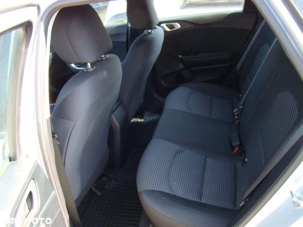 Kia Ceed 1.6 CRDi SCR M - 6