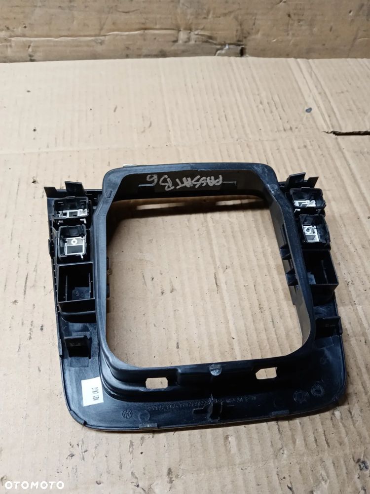 Ramka dekor tunelu wybieraka VW Passat B6 3C0864263A - 3