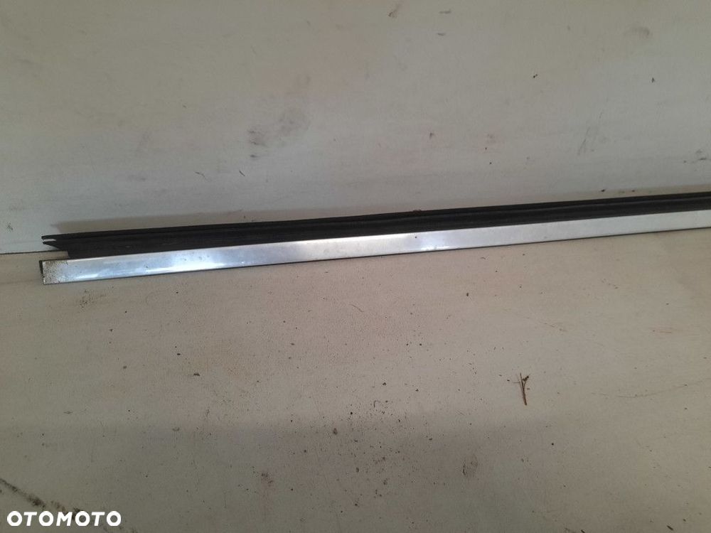 BMW520i E39 95-00 SEDAN LISTWA ZGARNIAJĄCADRZWI PRZÓD PRAWA CHROM 8185816 - 8