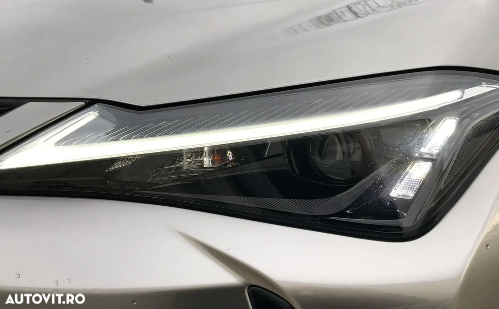 Lexus UX 250h (E-FOUR) Business Edition - 39