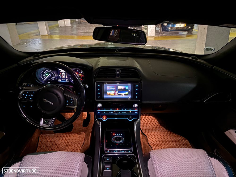 Jaguar XE 2.0 D R-Sport Aut. - 24