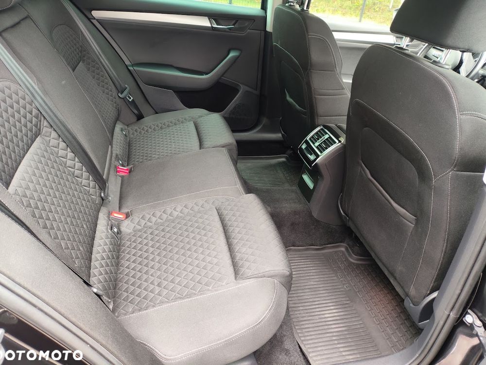 Skoda Superb 2.0 TDI Sportline DSG - 6