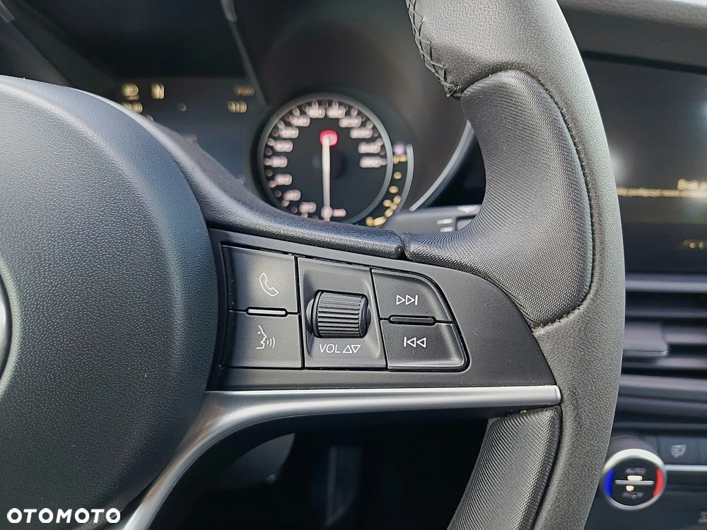 Alfa Romeo Giulia - 19