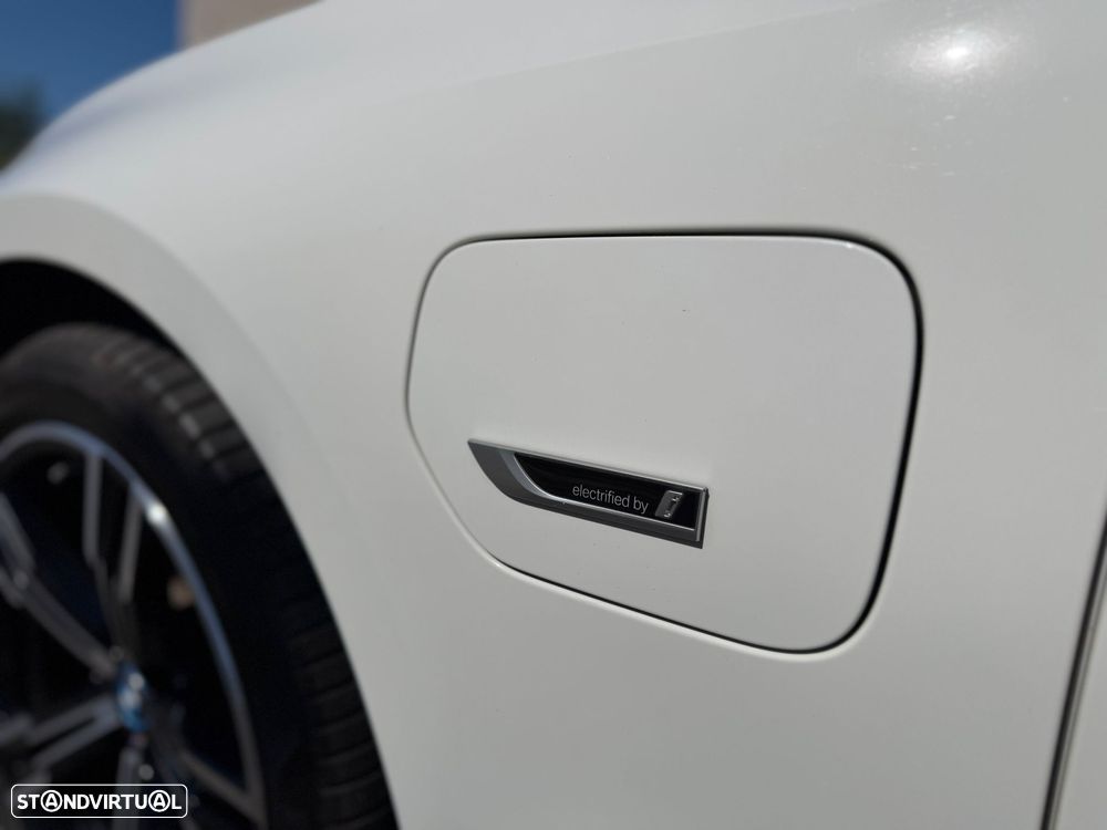 BMW 320 e Pack Desportivo M Auto - 12