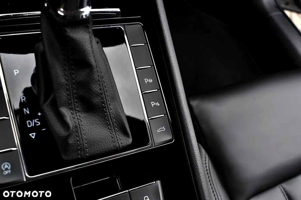 Skoda Superb 2.0 TDI DSG Premium Edition - 32