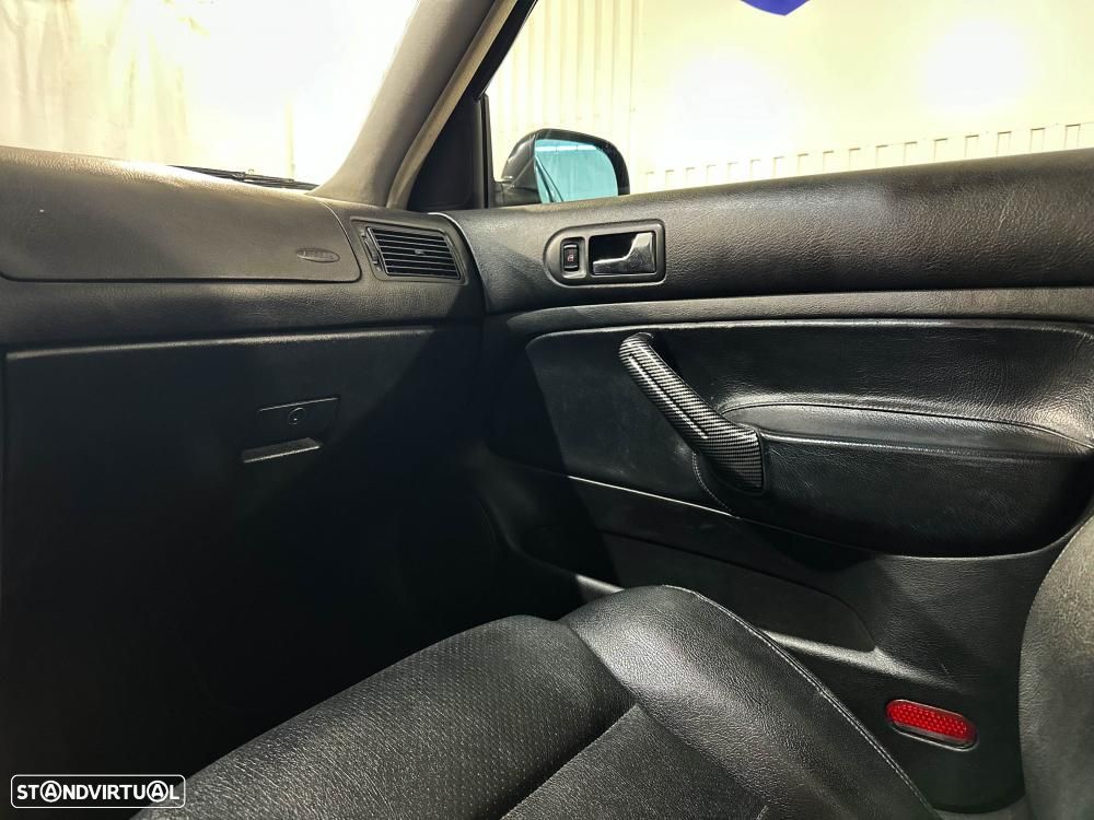 VW Golf 1.9 TDi 25 Anos - 23