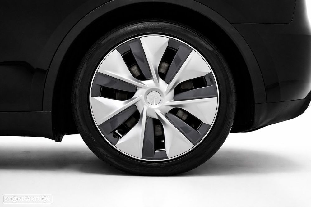 Tesla Model Y Standard RWD - 11