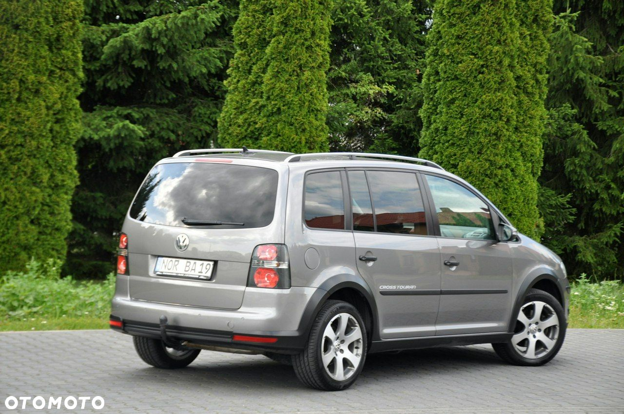 Volkswagen Touran - 6
