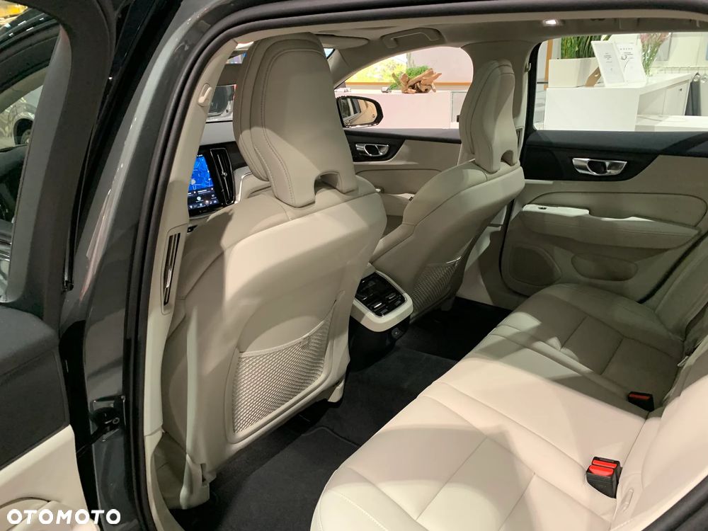 Volvo V60 B4 B Ultimate Dark - 7