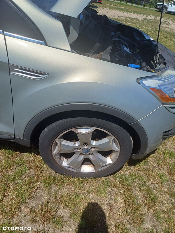 Błotnik przedni prawy lub lewy Ford Kuga Mk 1 kolor P8