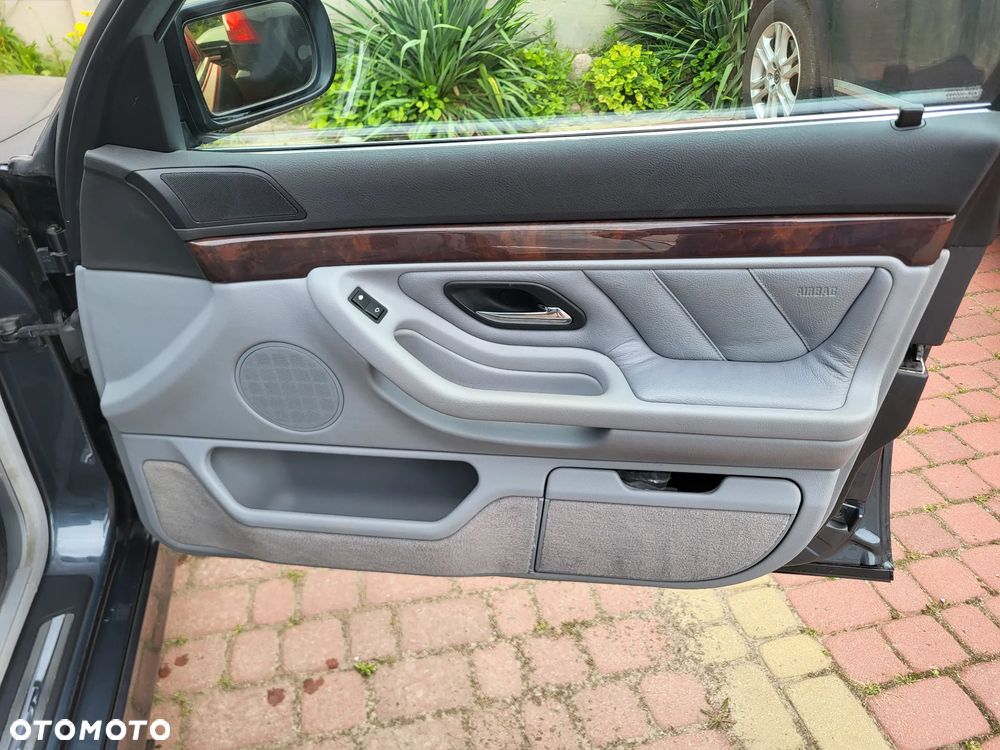 BMW Seria 7 740iL - 25