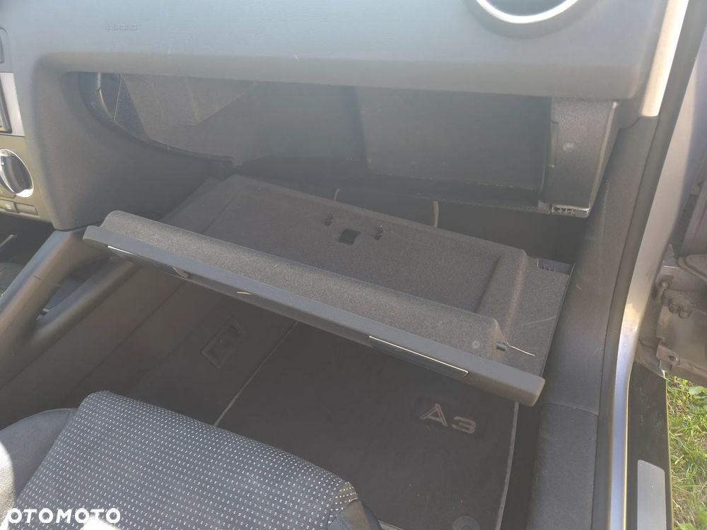 Audi A3 3-drzwiowe 1.6 FSI Ambiente - 2