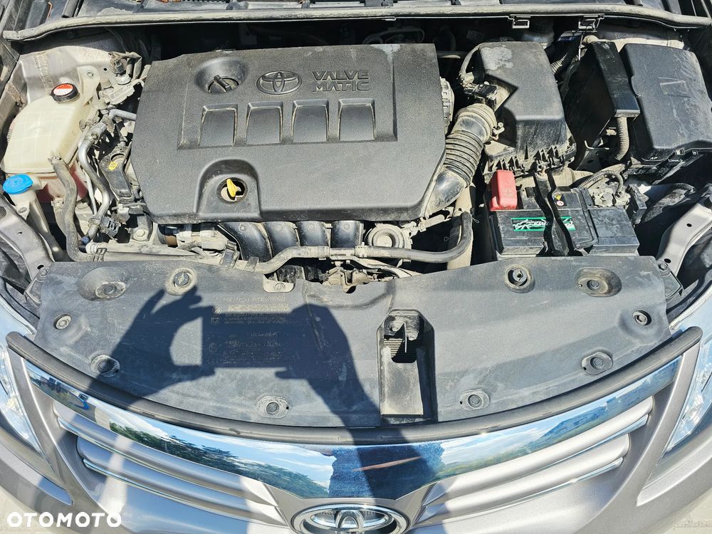 Toyota Avensis 1.8 Prestige - 25