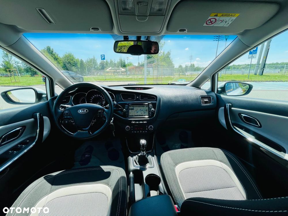 Kia Ceed 1.6 GDI ISG UEFA EURO 2016 - 12