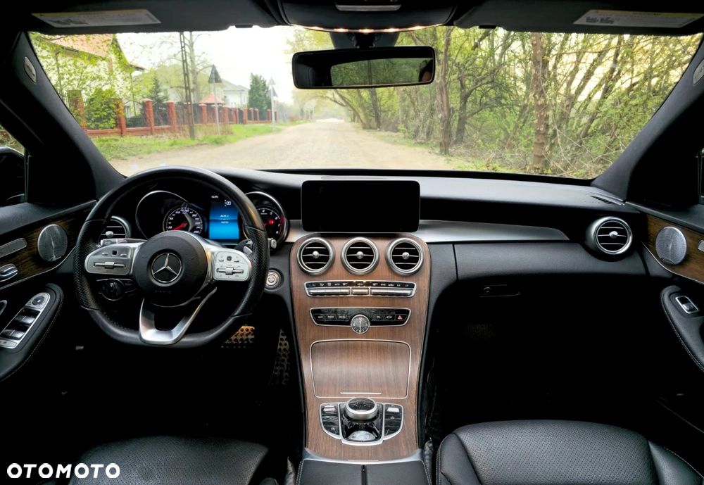 Mercedes-Benz Klasa C 300 9G-TRONIC AMG Line - 24