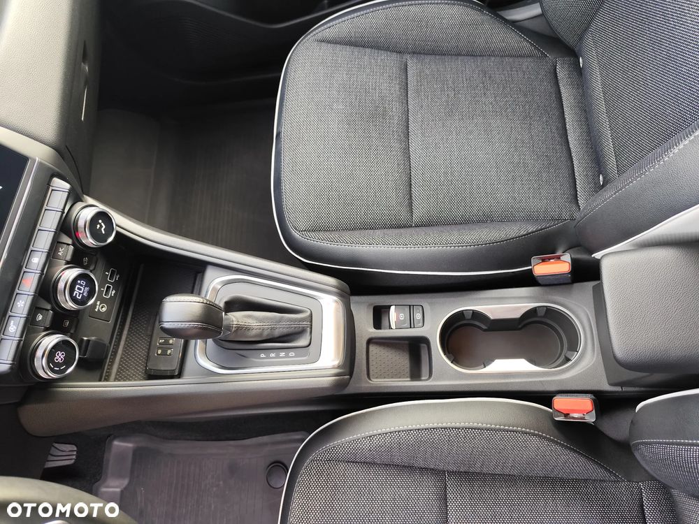 Renault Captur 1.3 TCe mHEV Techno EDC - 24