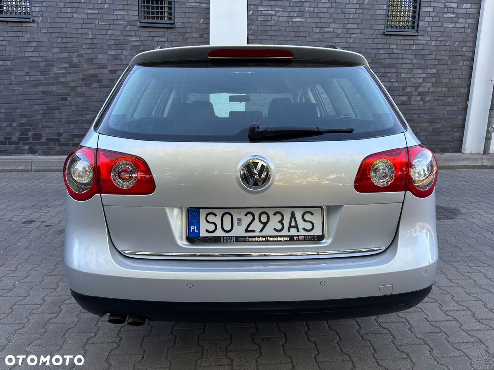 Volkswagen Passat 2.0 TDI Trendline DSG - 10