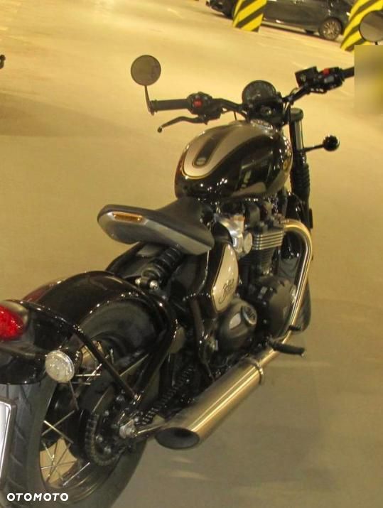 Triumph Bonneville Bobber - 8