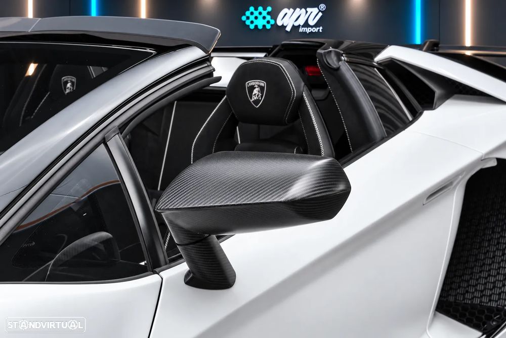 Lamborghini Aventador - 30