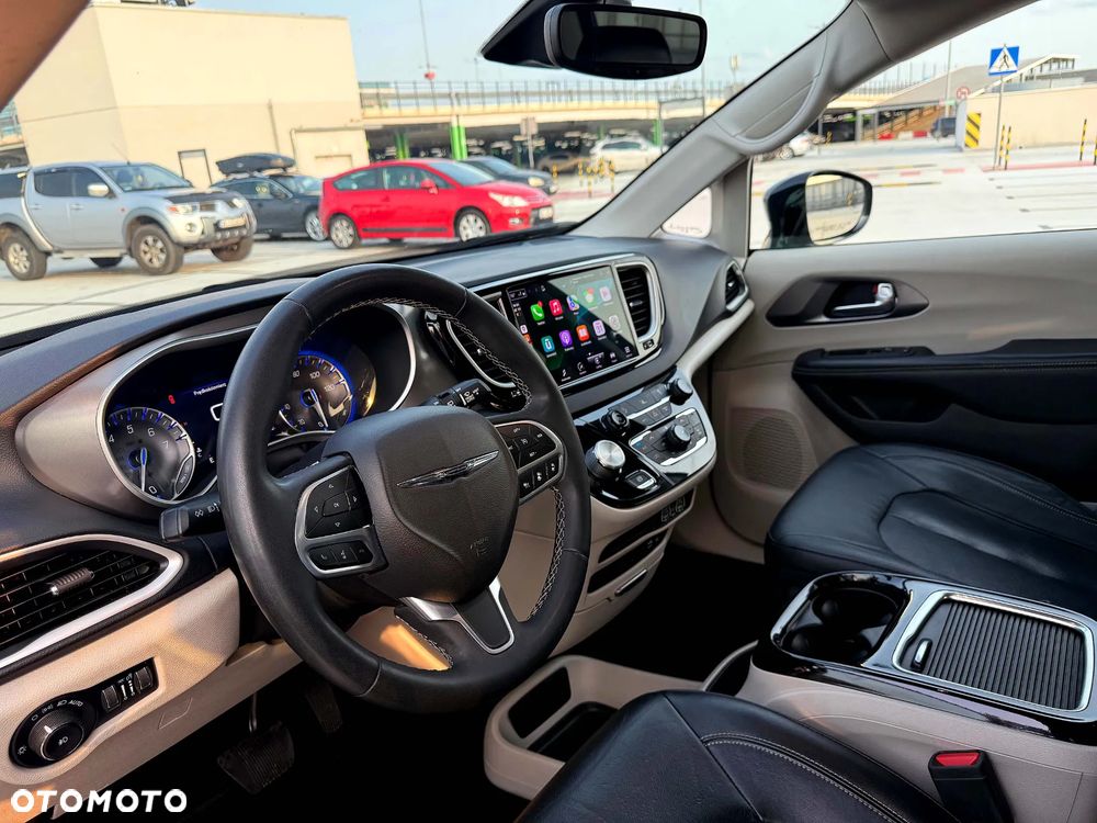 Chrysler Pacifica - 16