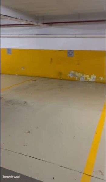 Lugar de garagem grande, perto da Rua Da Bélgica - Grande imagem: 2/2