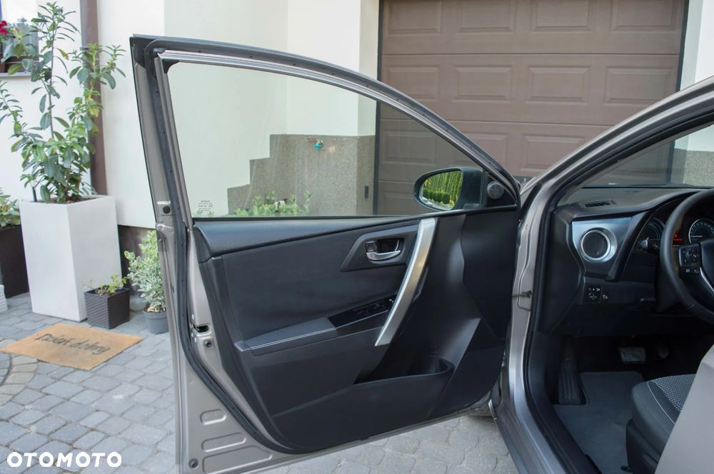 Toyota Auris - 11