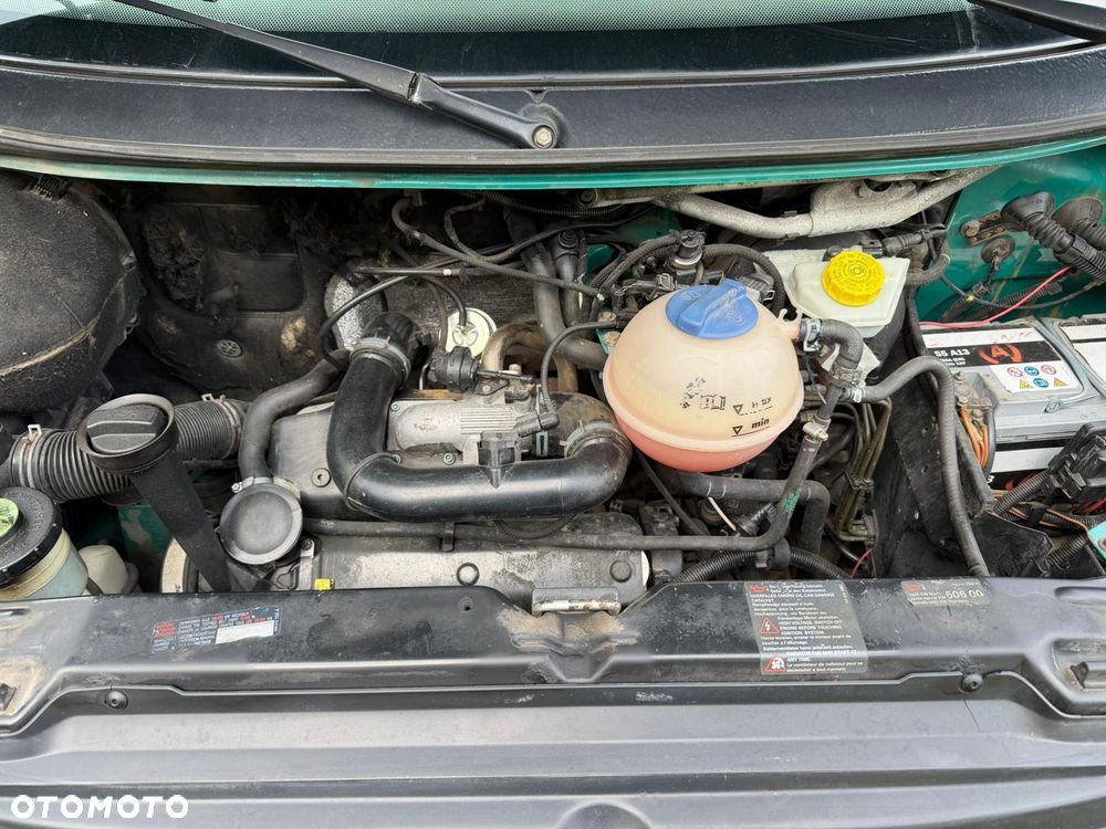 Volkswagen Caravelle - 8