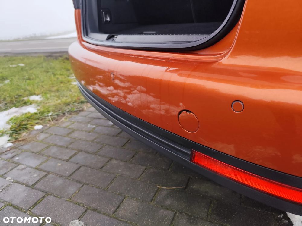 Volkswagen Touran 2.0 TDI Trendline DSG - 36