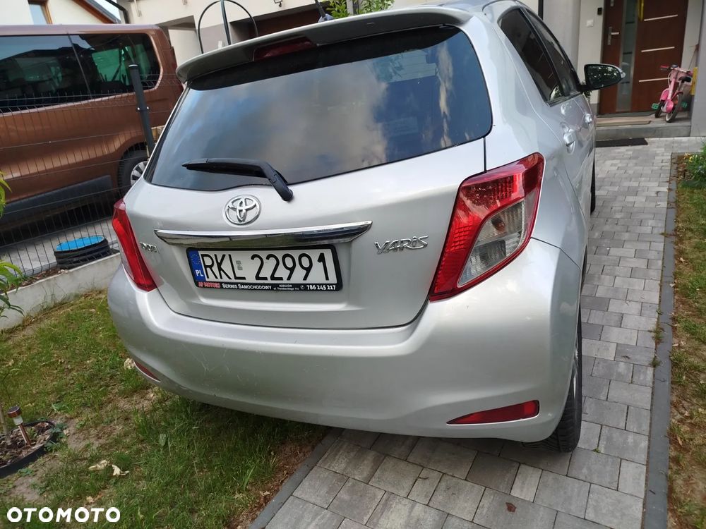 Toyota Yaris 2013 photo 2
