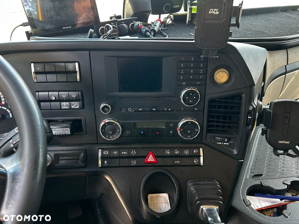 Mercedes-Benz Actros - 8