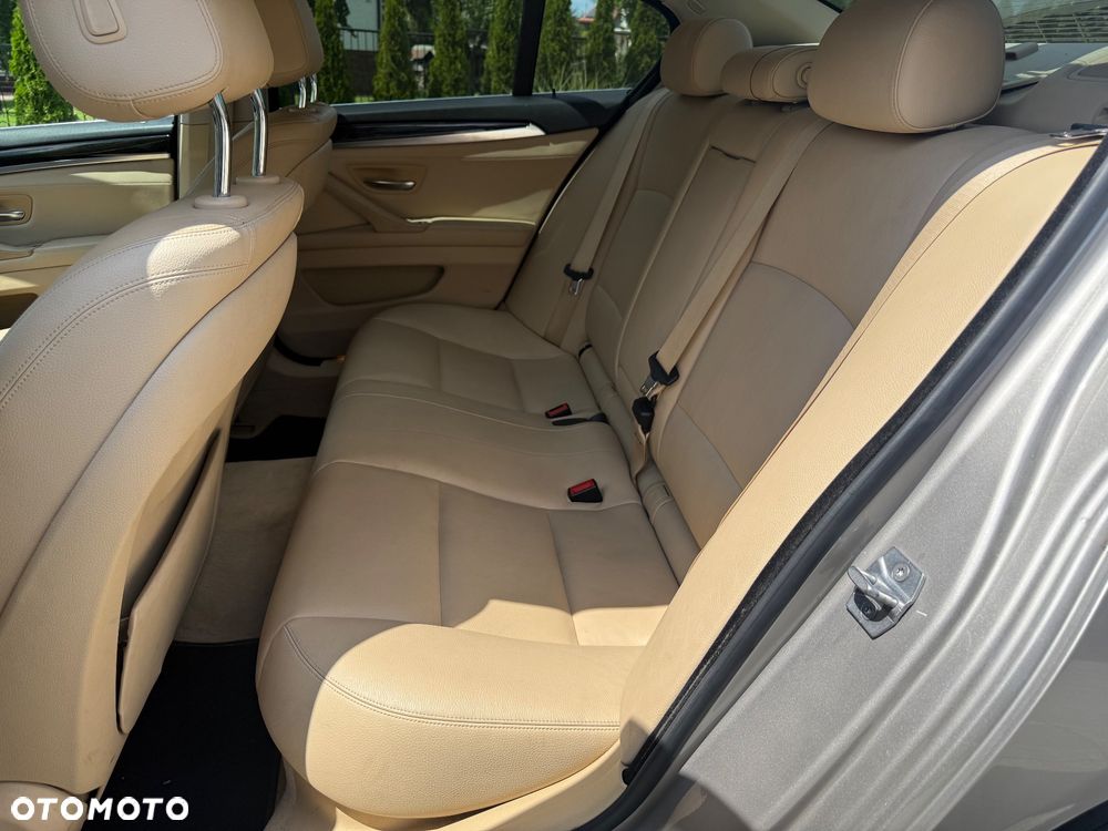 BMW Seria 5 528i xDrive Sport-Aut Luxury Line - 18