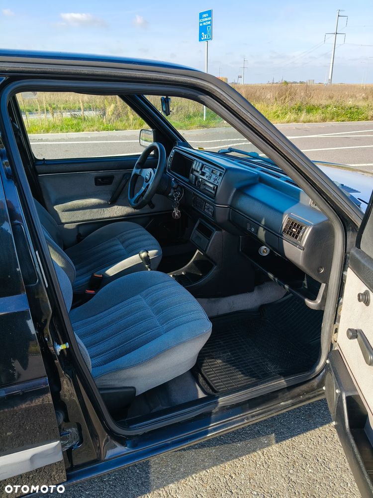 Volkswagen Golf 1.8 GL - 17