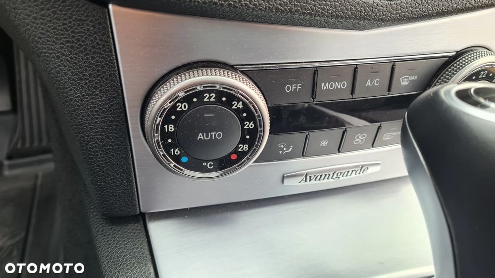 Mercedes-Benz Klasa C 180 CGI Automatik BlueEFFICIENCY Avantgarde - 11