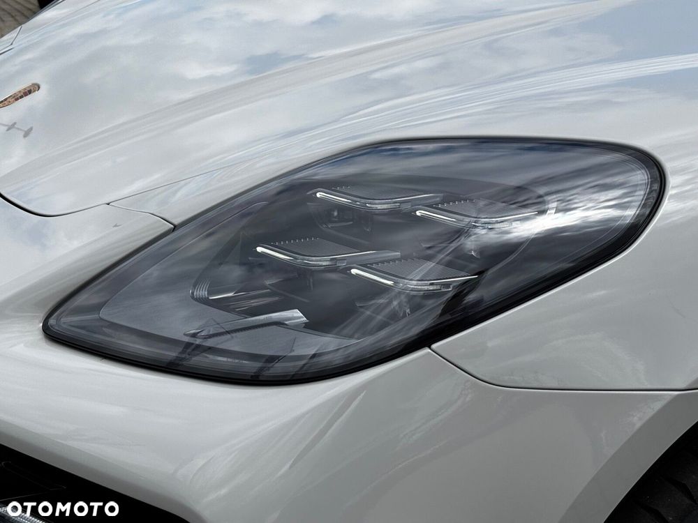 Porsche Panamera - 12
