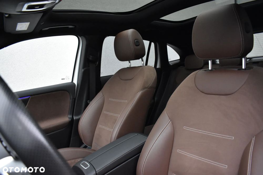 Mercedes-Benz GLA - 15