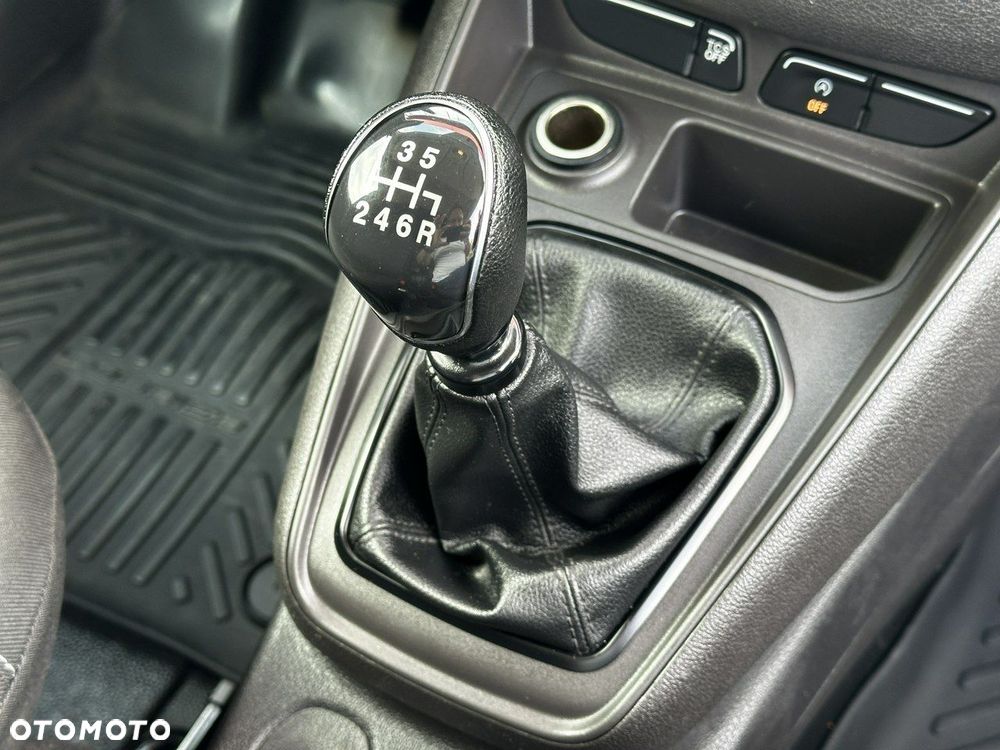 Ford Transit Courier - 17