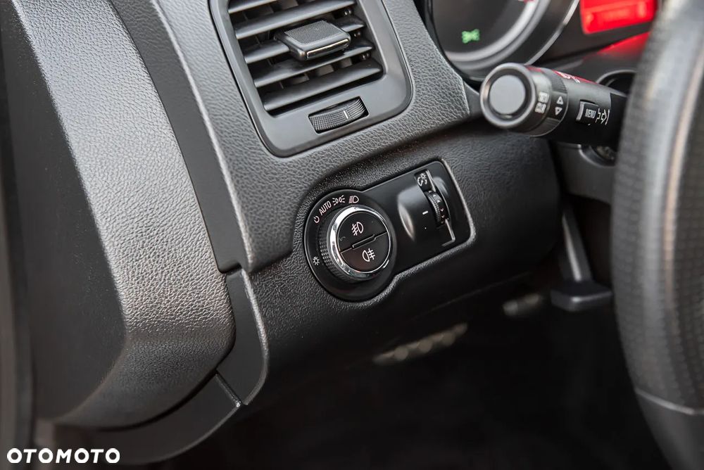 Opel Insignia 2.0 Turbo Sports Tourer 4x4 Automatik Cosmo - 17