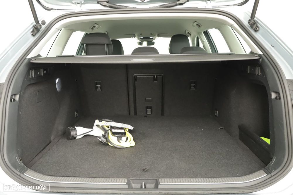 VW Passat Variant 1.5 TSI eHybrid DSG - 23