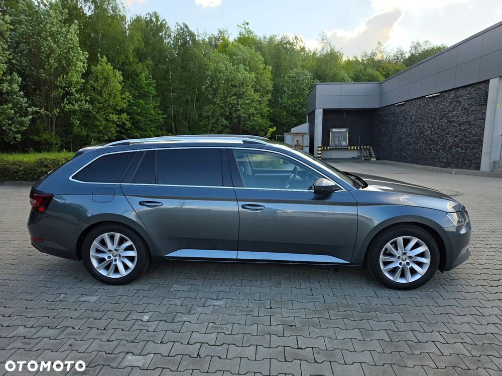 Skoda Superb 2.0 TDI Style DSG - 4