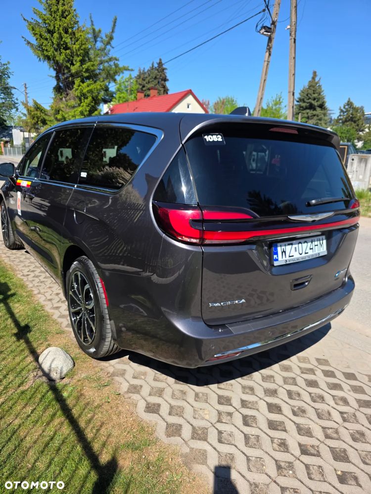 Chrysler Pacifica - 2