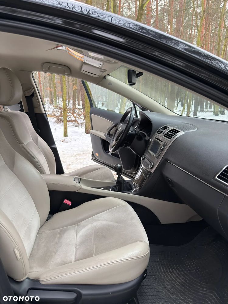 Toyota Avensis 2.2 D-4D Premium - 22