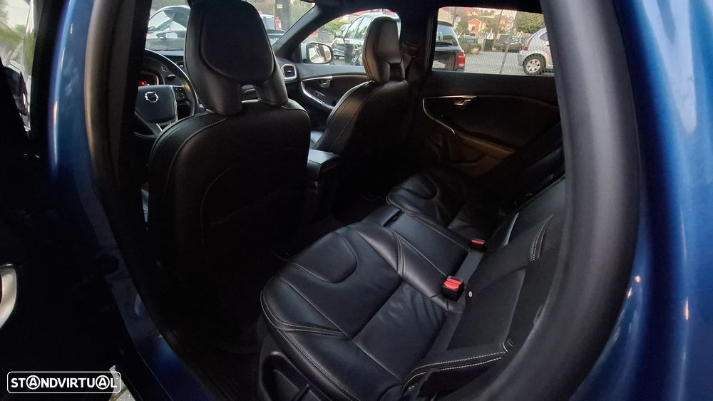 Volvo V40 2.0 D2 R-Design - 24